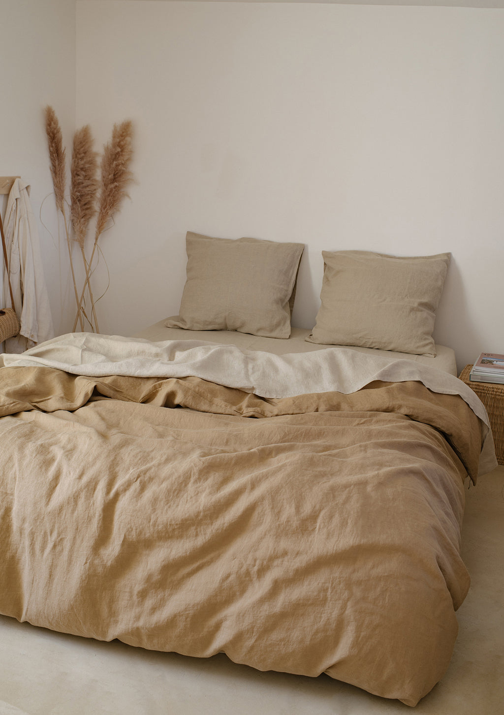 Beige Linen Sheet Set April Notes